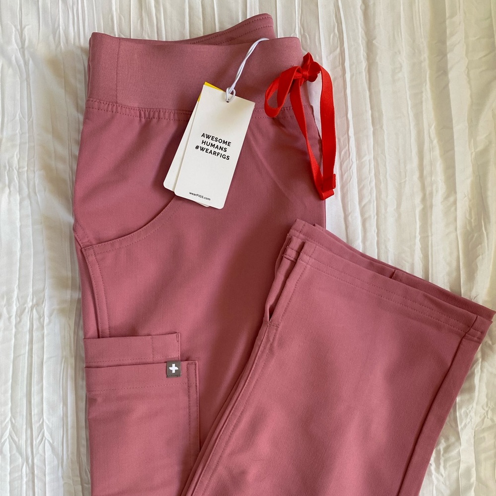 FIGS NWT Chalk Pink Kade Petite Scrub Pants XXSP